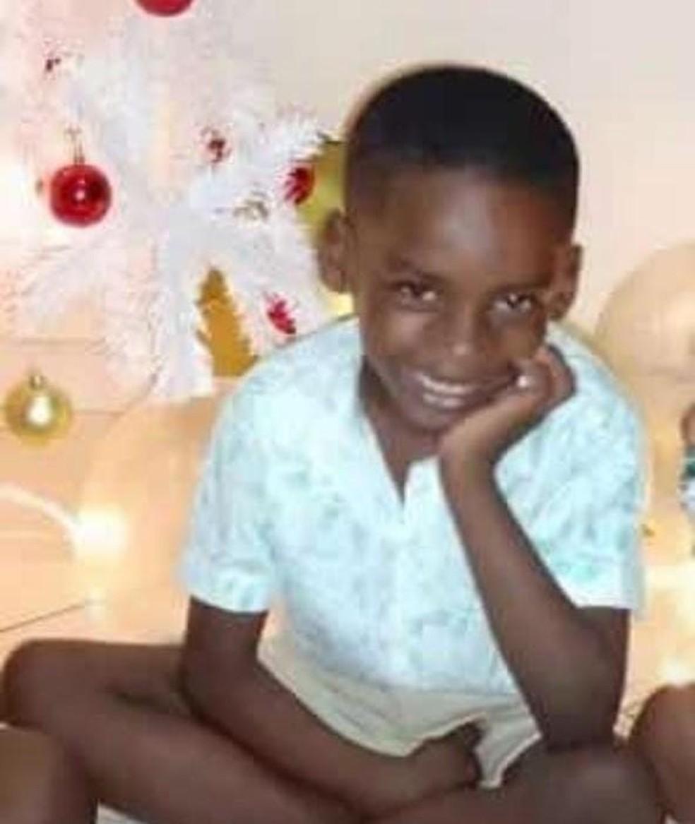 Hallan Luis Silva Ramos de 7 anos morreu ao cair do edifcio onde morava estava em casa sozinho com o irmo de 9 anos Foto Reproduo