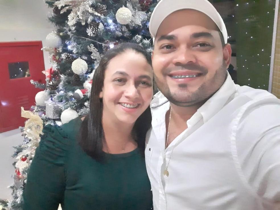 Maciel Bruno e a esposa Kelma Silva Santos Andrade Foto Reproduo
