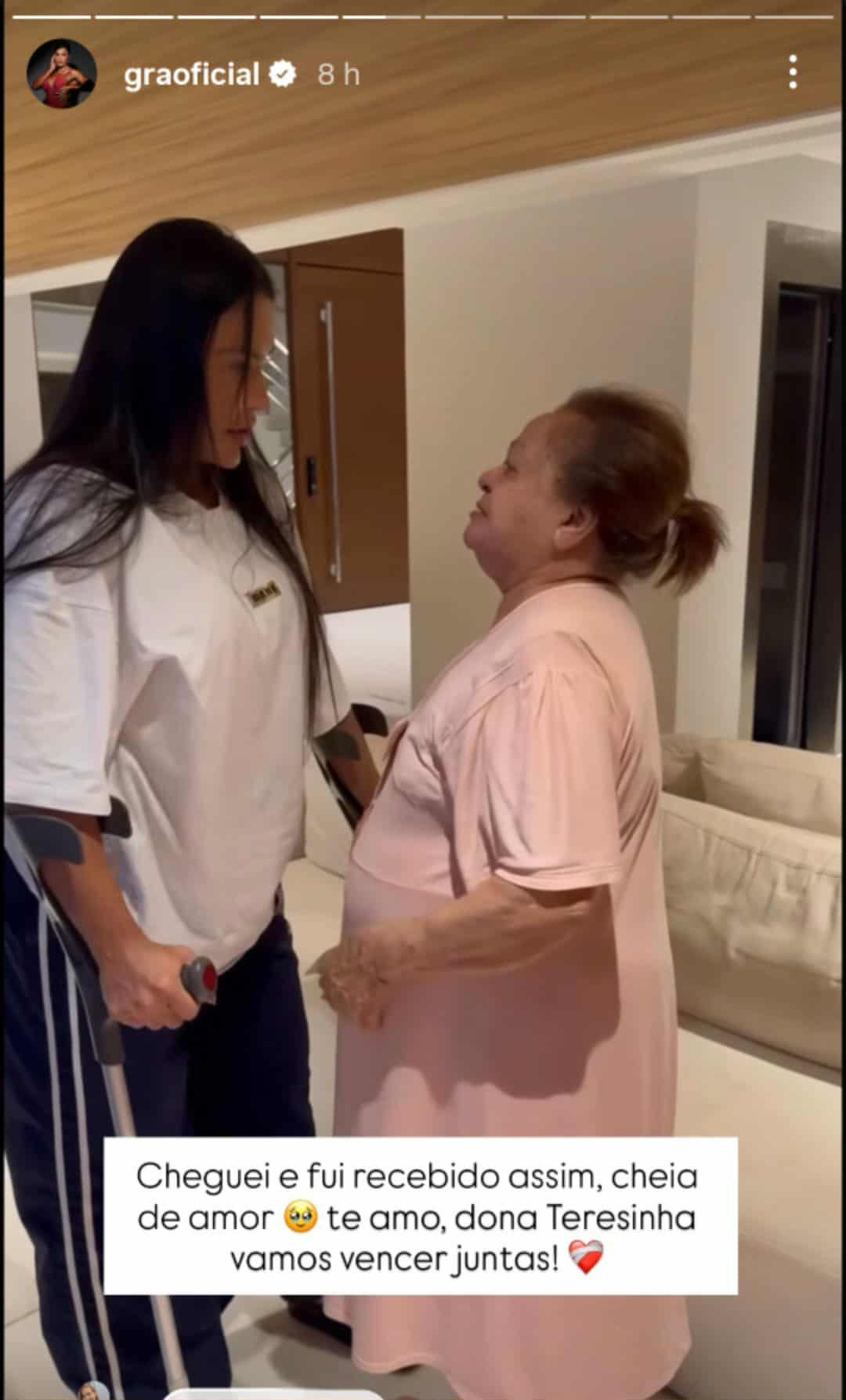 Image: https://thefolha.news/wp-content/uploads/2025/10/postiimg-68dd8b08e9a542601.jpg Gracyanne Barbosa reencontra a me de Belo - Foto graoficial
